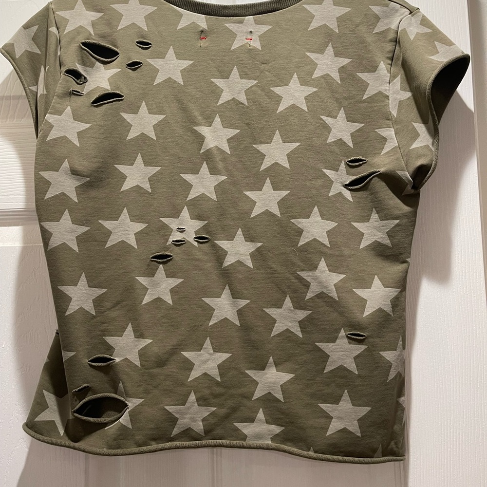 Ettienne Marcel distressed army green star top